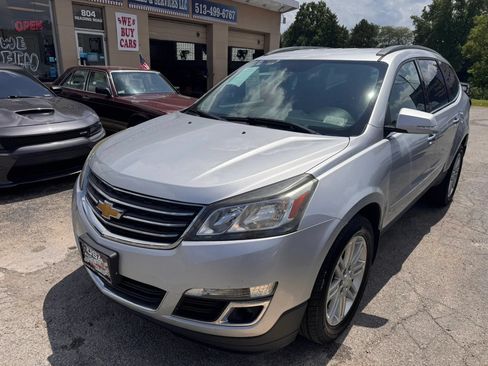 Used 2015 Chevrolet Traverse LT w/ Style and Technology Package FWD image 2