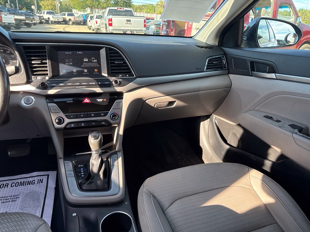 Used 2017 Hyundai Elantra Limited FWD image 10