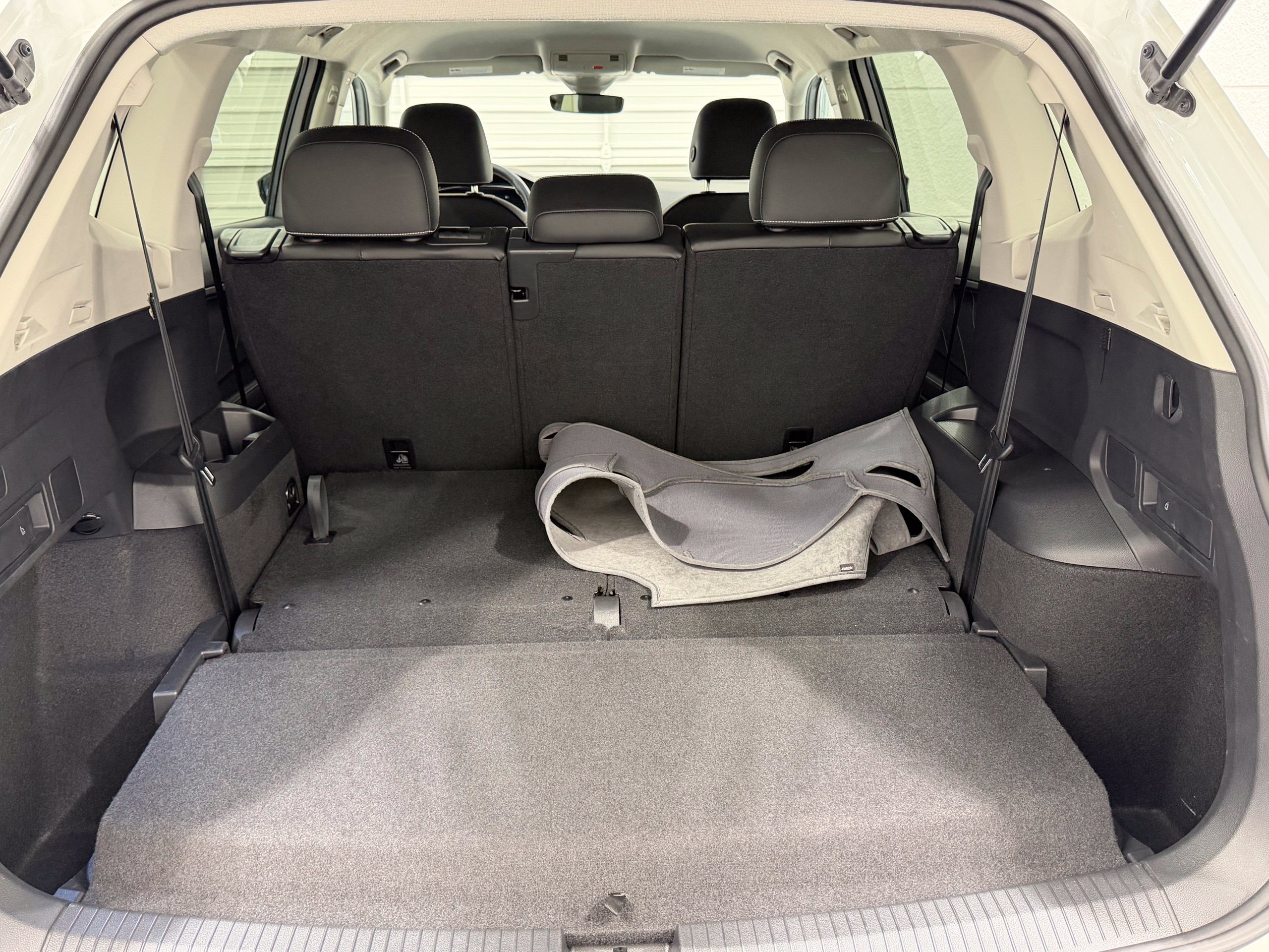 Used 2023 Volkswagen Tiguan SE FWD image 24