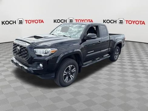 Used 2017 Toyota Tacoma TRD Sport w/ Tow Package (A/T) image 3