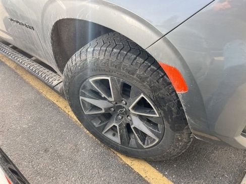 Used 2022 Chevrolet Suburban Z71 image 11