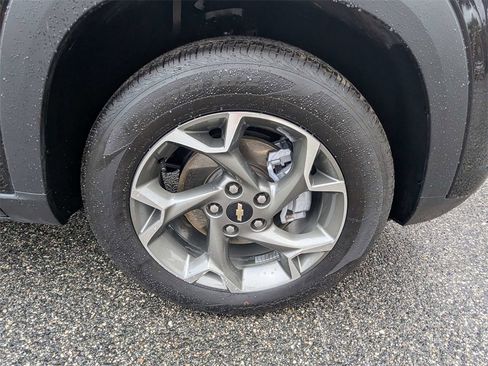 Used 2025 Chevrolet Trax LT w/ LT Convenience Package image 11