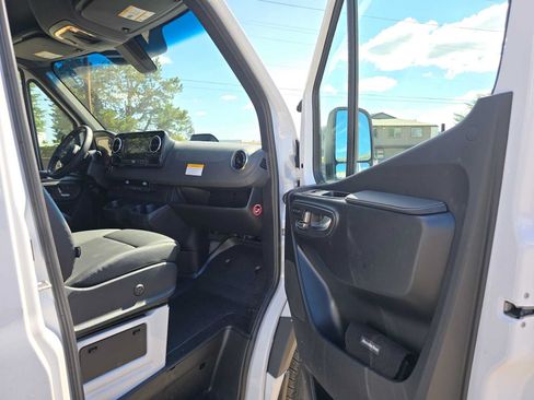 Used 2026 Mercedes-Benz Sprinter 2500 image 10