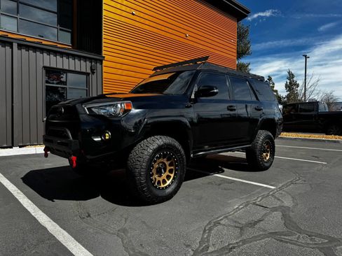 Used 2018 Toyota 4Runner TRD Off-Road Premium image 1