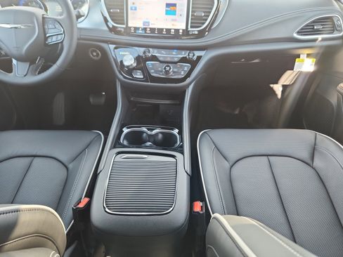 New 2026 Chrysler Pacifica Limited w/ S Appearance Package image 21