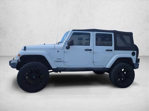 Used 2017 Jeep Wrangler Unlimited Sahara w/ Dual Top Group AWD/4WD image 8