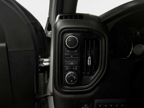 Used 2022 Chevrolet Silverado 2500 Custom w/ Custom Convenience Package AWD/4WD image 20