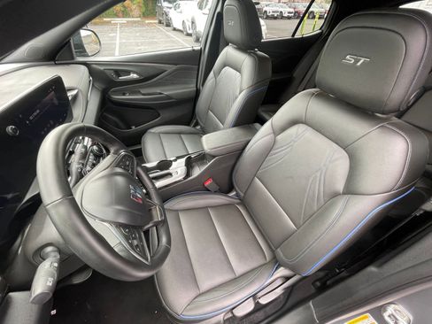 Used 2025 Buick Envista Sport Touring image 36