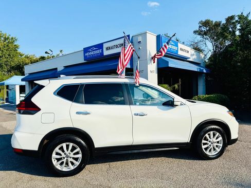 Used 2020 Nissan Rogue SV image 10