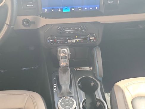 Used 2023 Ford Bronco Wildtrak AWD/4WD image 14