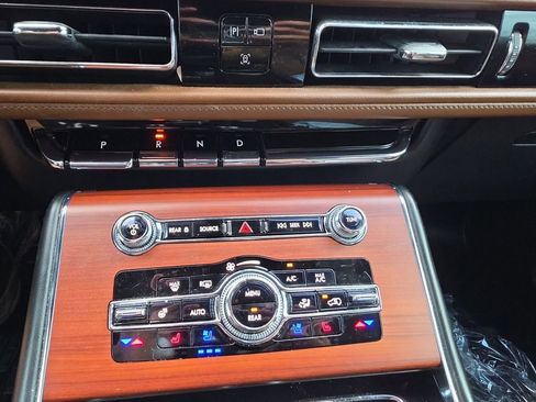 Used 2023 Lincoln Aviator Reserve w/ Elements Package Plus RWD image 19