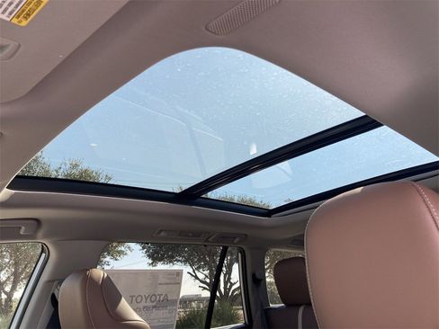 New 2026 Toyota Grand Highlander Platinum image 14