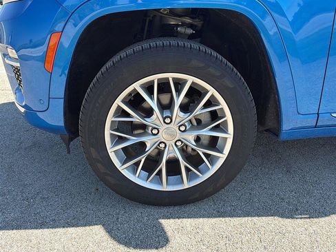Used 2023 Jeep Grand Cherokee Summit w/ Adv Protech Group IV AWD/4WD image 3