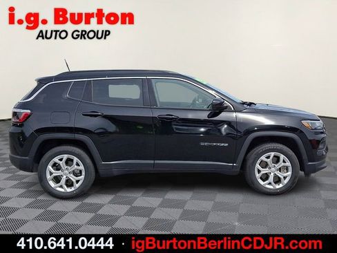 Used 2024 Jeep Compass Latitude AWD/4WD image 7