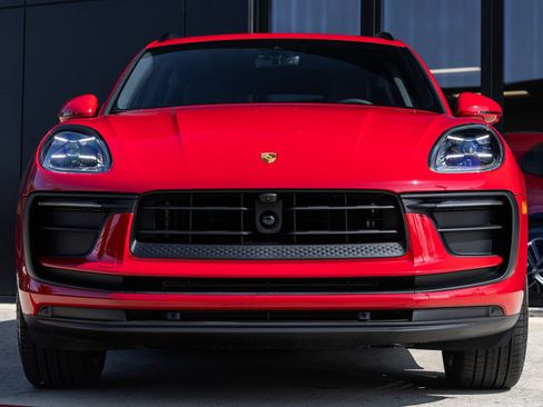 New 2026 Porsche Macan AWD/4WD image 8