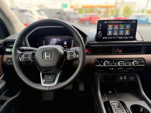 Used 2025 Honda Pilot Elite image 15