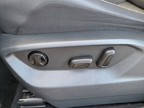 Used 2021 Volkswagen Tiguan SE image 21