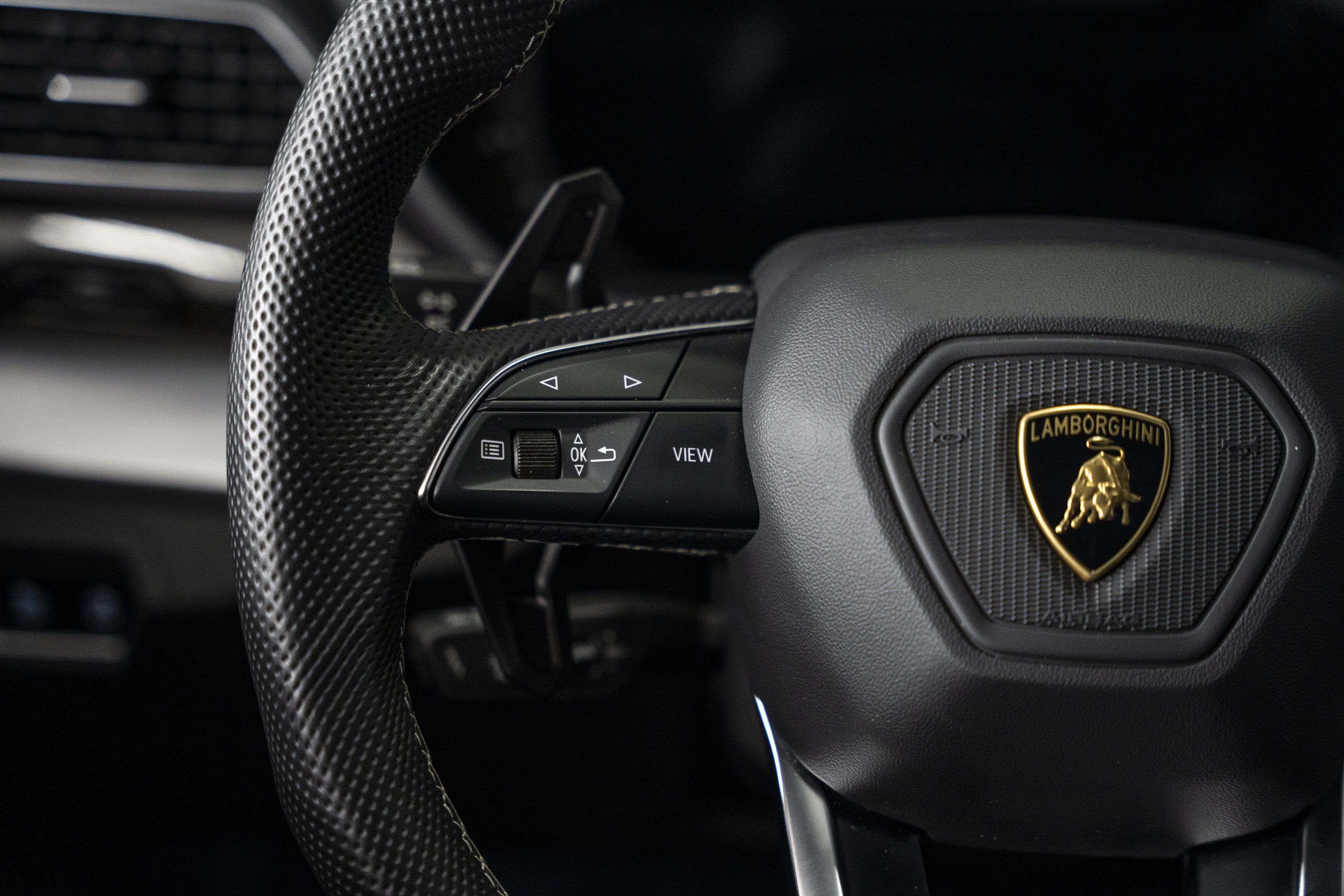 Used 2022 Lamborghini Urus AWD/4WD image 36