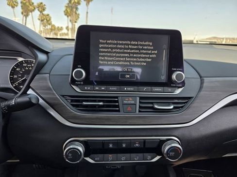 Used 2025 Nissan Altima 2.5 SV FWD image 18