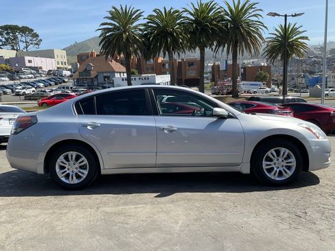 Used 2010 Nissan Altima 2.5 S w/ Convenience Plus Pkg image 3