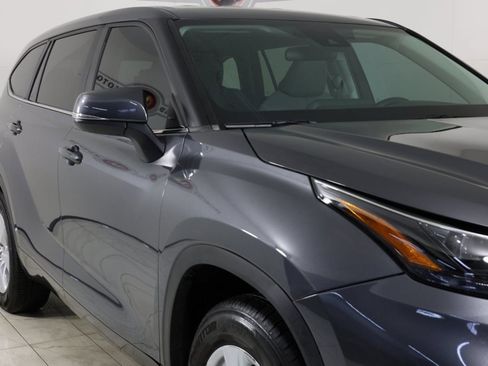 Used 2023 Toyota Highlander LE image 40