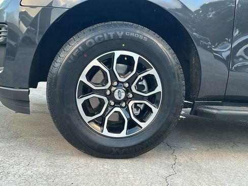 Used 2023 Ford Expedition XLT image 11