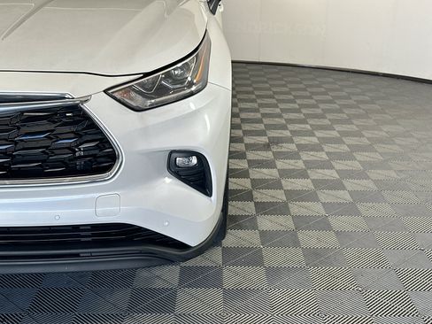 Used 2022 Toyota Highlander Limited FWD image 9