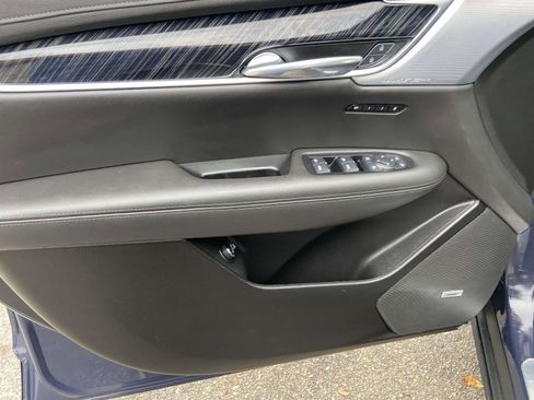 Used 2025 Cadillac XT6 Premium Luxury image 8