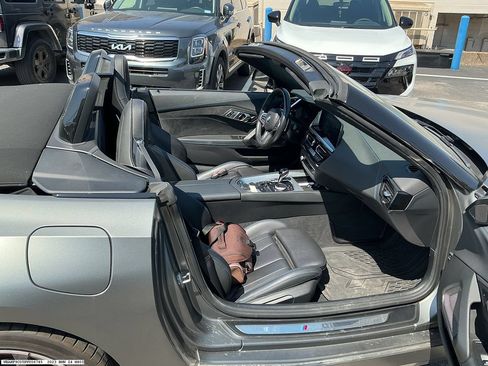 Used 2023 BMW Z4 M40i w/ Premium Package RWD image 9