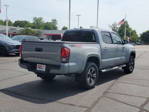 Used 2018 Toyota Tacoma TRD Sport w/ Technology Package AWD/4WD image 4