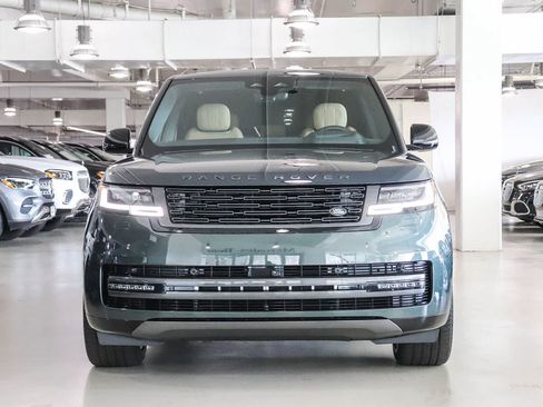 Used 2025 Land Rover Range Rover SE AWD/4WD image 6