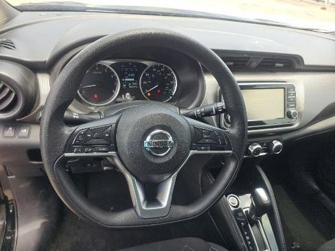 Used 2019 Nissan Kicks S FWD image 4