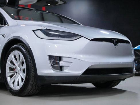Used 2017 Tesla Model X 90D image 8