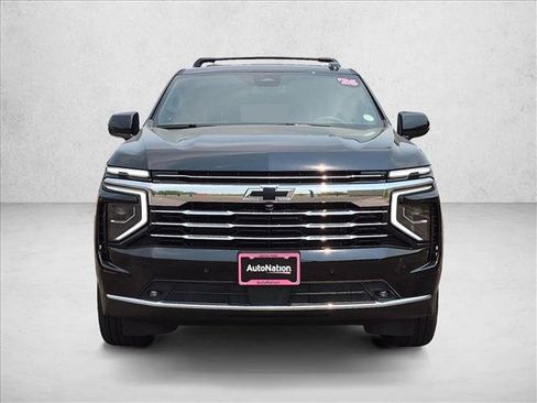 Used 2026 Chevrolet Suburban LT w/ Comfort Package AWD/4WD image 2