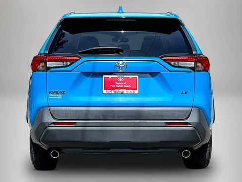 Used 2021 Toyota RAV4 LE FWD image 6