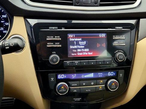 Used 2016 Nissan Rogue SV AWD/4WD image 18