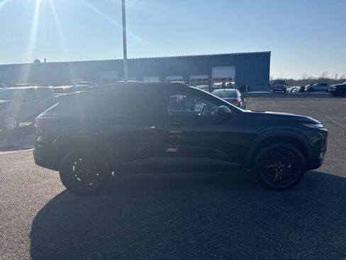 Used 2024 Chevrolet Trax ACTIV w/ Driver Confidence Package image 2