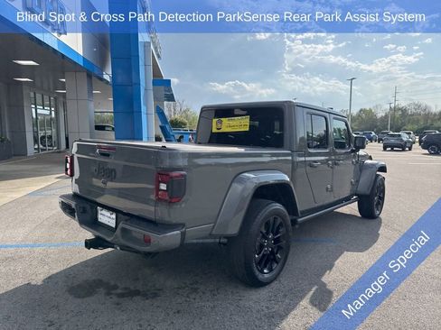 Used 2023 Jeep Gladiator Overland AWD/4WD image 17