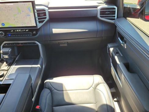 Used 2025 Toyota Sequoia Platinum AWD/4WD image 17