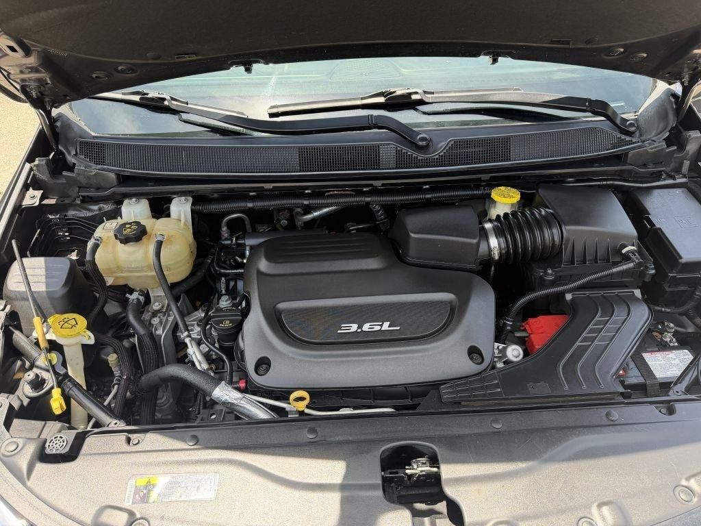 Used 2017 Chrysler Pacifica Touring FWD image 18