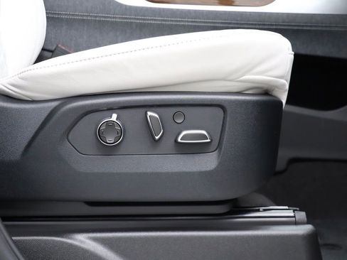 Used 2026 Cadillac Escalade Platinum Sport image 33