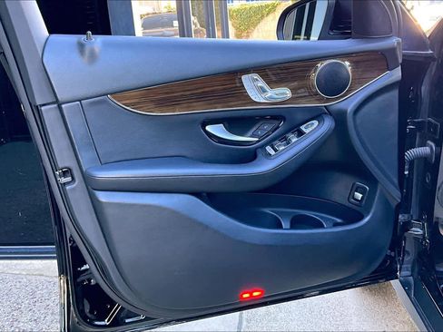 Used 2018 Mercedes-Benz GLC 300 image 21