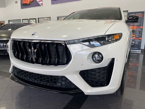 Used 2022 Maserati Levante Modena AWD/4WD image 11