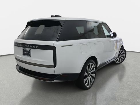 New 2026 Land Rover Range Rover SE image 5