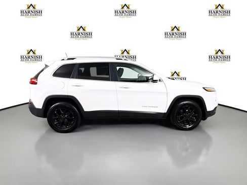 Used 2016 Jeep Cherokee Latitude w/ Comfort/Convenience Group AWD/4WD image 8