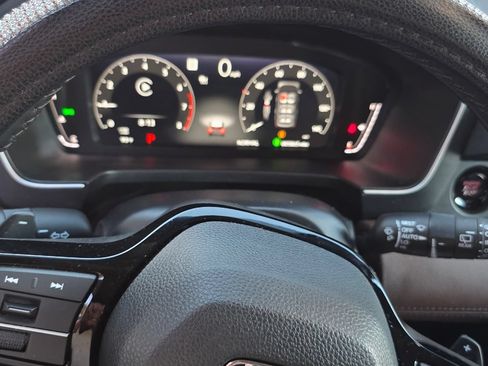 Used 2025 Honda Pilot Elite image 9