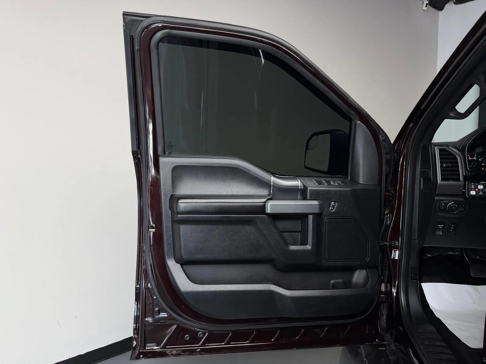 Used 2018 Ford F150 XLT w/ Equipment Group 302A Luxury AWD/4WD image 20