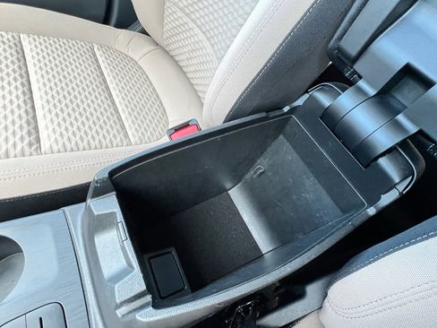 Used 2022 Ford Escape SE image 25