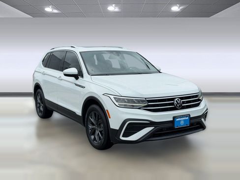 Certified 2022 Volkswagen Tiguan SE w/ Panoramic Sunroof Package FWD image 6