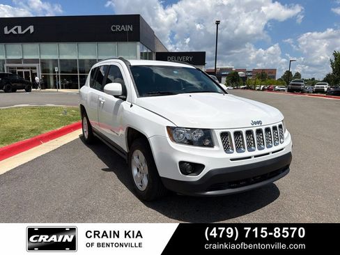 Used 2016 Jeep Compass Latitude FWD image 3